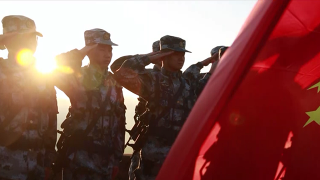 空軍官兵致敬偉大祖國(guó)：守衛(wèi)歲月安好，捍衛(wèi)每寸山河