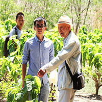 88歲深入天山采集，90歲堅持在研究一線，他是“高擎火把的引路人”