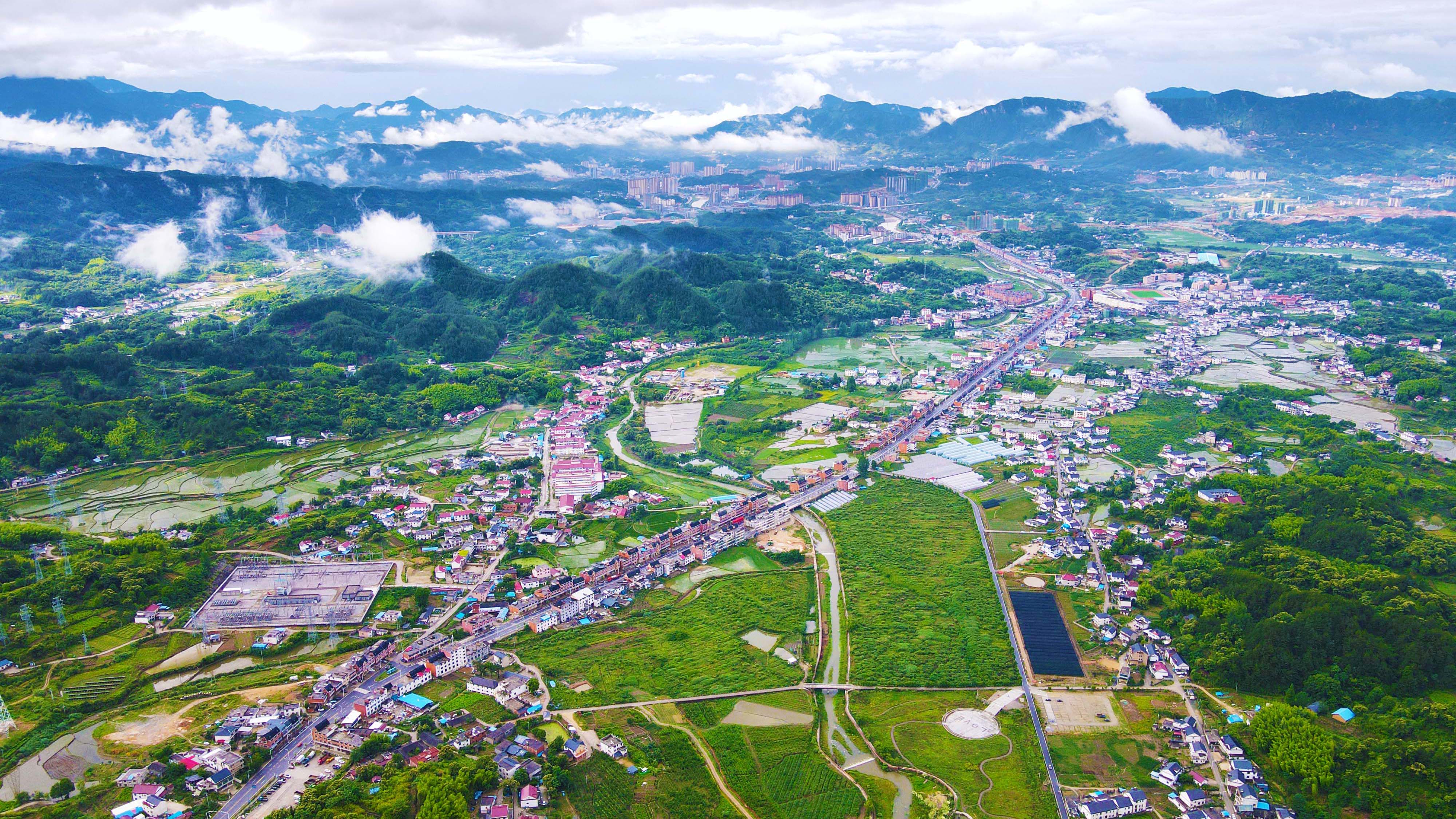 航拍安徽岳西：芒種時節(jié)，阡陌縱橫田園繽紛