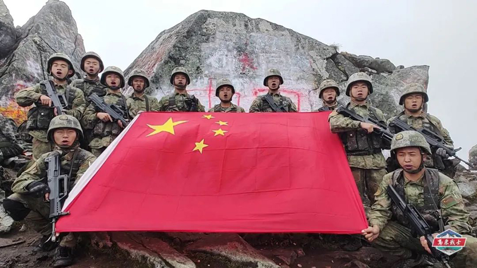 迎國慶，守平安！邊防官兵在巡邏戰(zhàn)位為祖國慶生