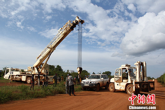 聯(lián)合國一公務(wù)車失事側(cè)翻中國維和部隊(duì)緊急救援